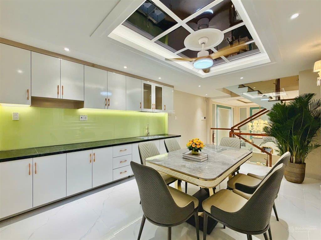 Nhà phố xây mới 100% trệt lửng 3 lầu nằm trong khu phân lô đồng bộ cao cấp
