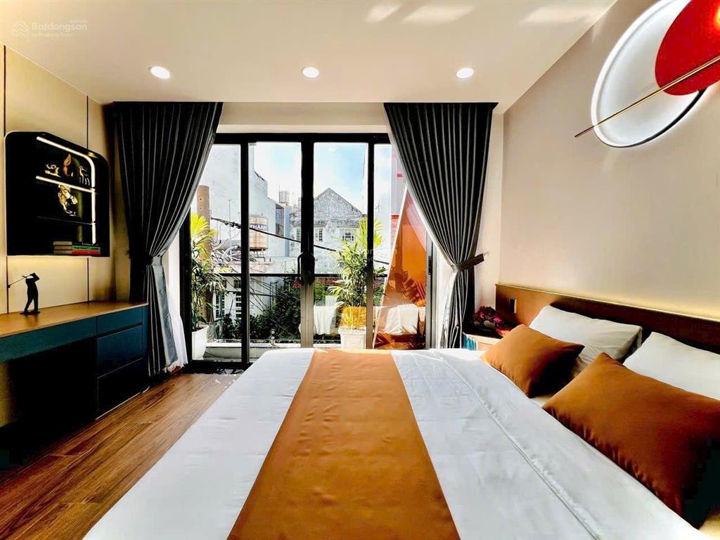 Nhà phố quận gò vấp sát tân bình và gần nhà ga t3. liền kề chợ phạm văn bạch cổng sân golf hẻm 6m