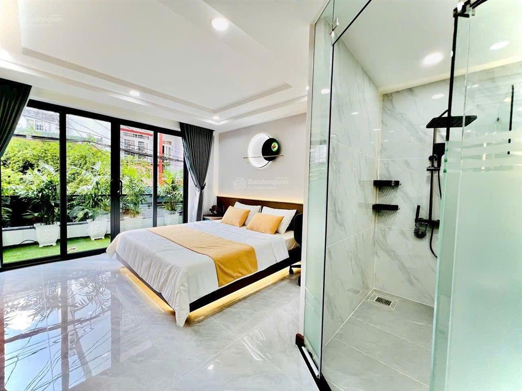 Nhà phố quận gò vấp sát tân bình và gần nhà ga t3. liền kề chợ phạm văn bạch cổng sân golf hẻm 6m