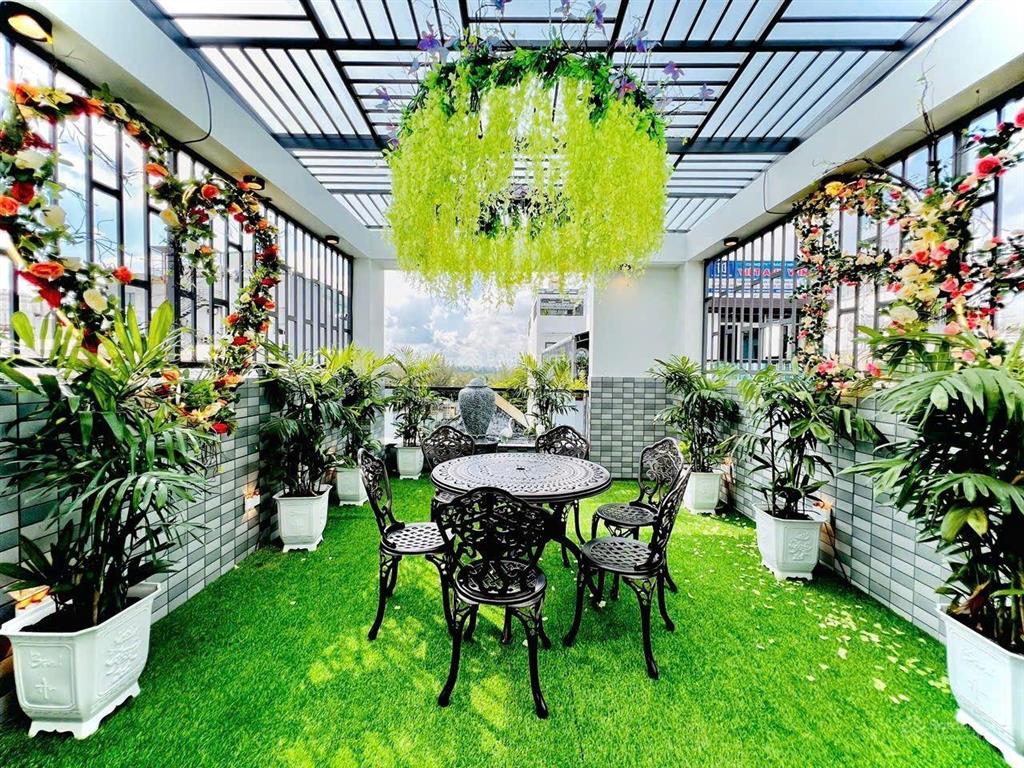 Nhà phố quận gò vấp sát tân bình và gần nhà ga t3. liền kề chợ phạm văn bạch cổng sân golf hẻm 6m