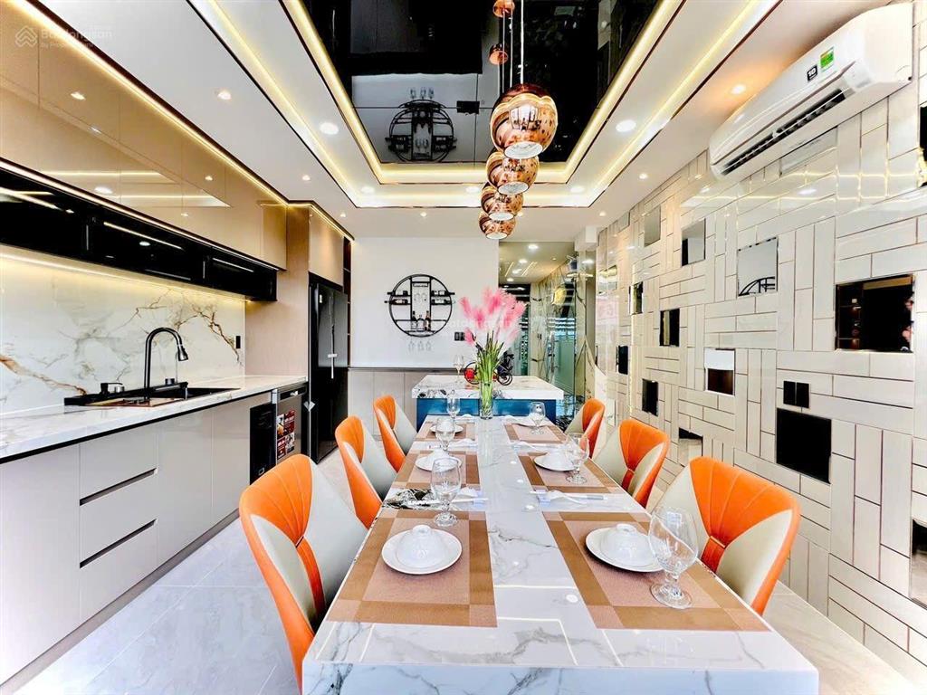 Nhà phố quận gò vấp sát tân bình và gần nhà ga t3. liền kề chợ phạm văn bạch cổng sân golf hẻm 6m