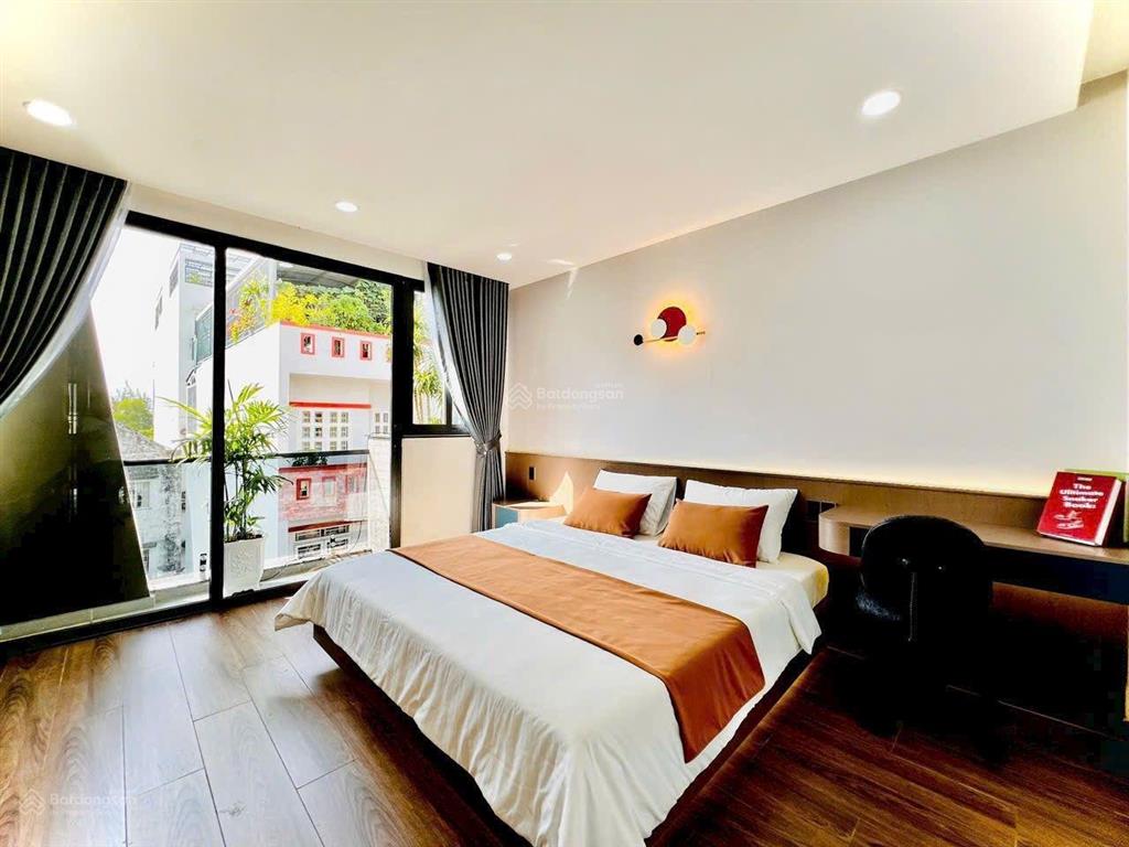 Nhà phố quận gò vấp sát tân bình và gần nhà ga t3. liền kề chợ phạm văn bạch cổng sân golf hẻm 6m