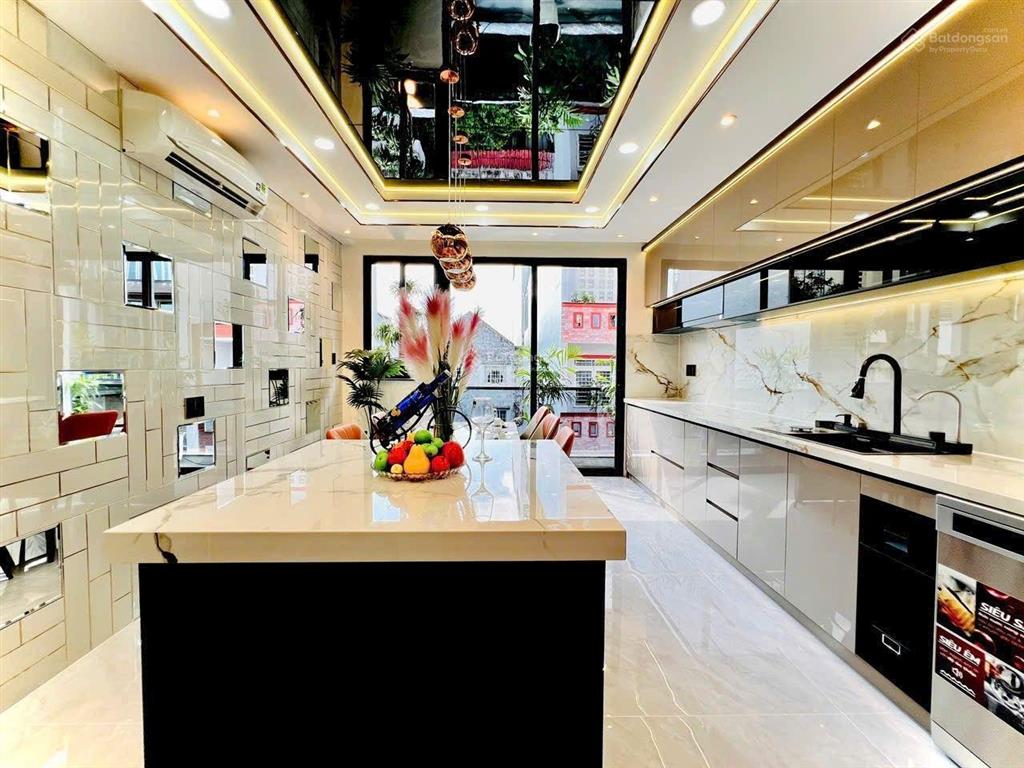 Nhà phố quận gò vấp sát tân bình và gần nhà ga t3. liền kề chợ phạm văn bạch cổng sân golf hẻm 6m