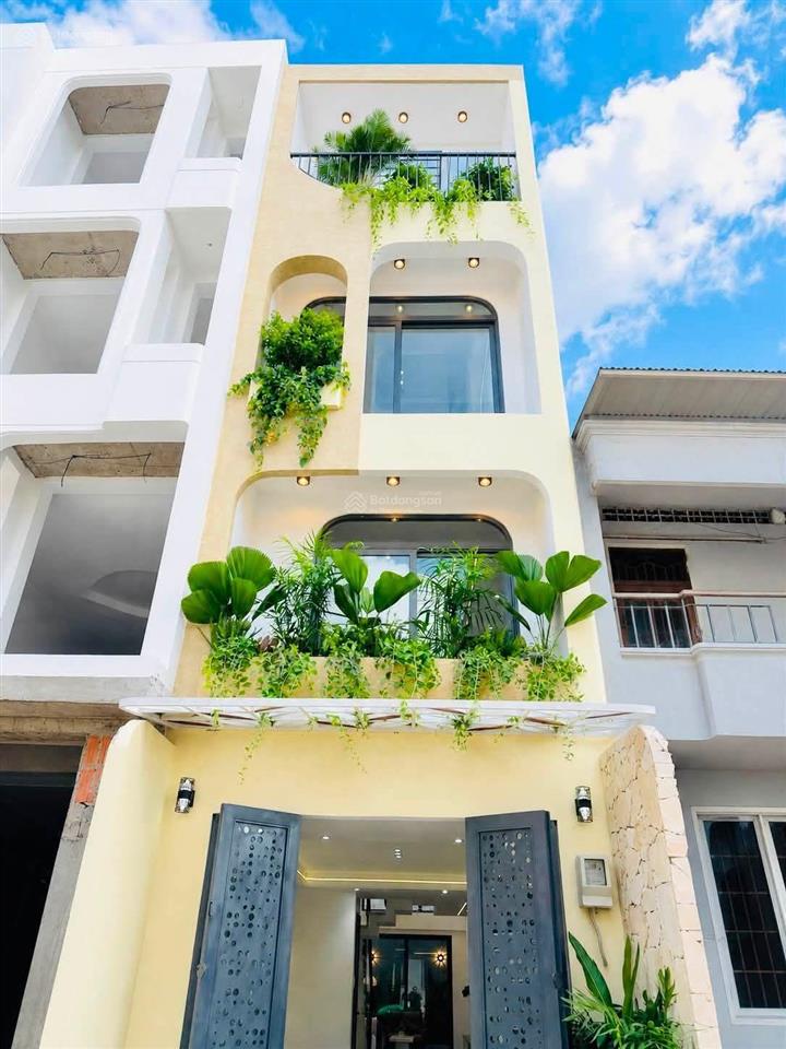Lên sóng căn phố đẹp long lanh phân khúc giá 6,x tỉ tl vị trí phạm văn chiêu  p14 gò vấp