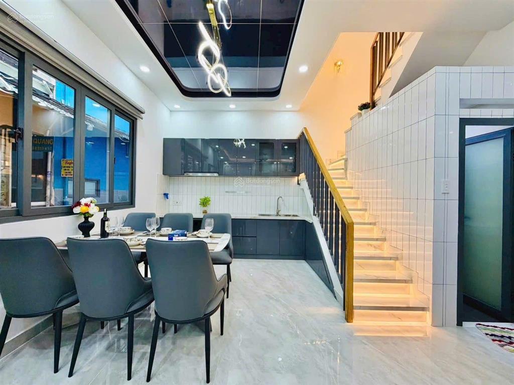 Đường bùi quang là, p. an hội tây, tp.hcm
trệt 2 lầu sân thượng có 3pn giá chỉ 5 tỷ 880