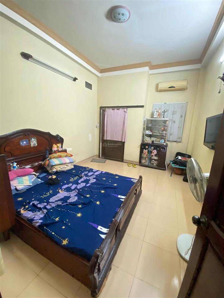 Nhà chính chủ bán gấp  đường nguyễn văn quá phường đht q12
 dt 3,7 x 20,5m đúc 3,5 tấm hẻm 8m
