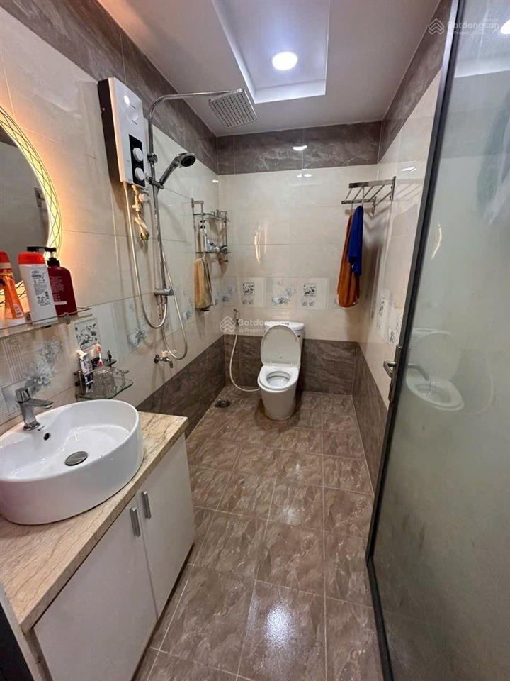 Nhà chính chủ cần bán gấp  đường nguyễn văn quá q12
 dt 4 x 20 đúc lửng hẻm thông xe hơi 4c