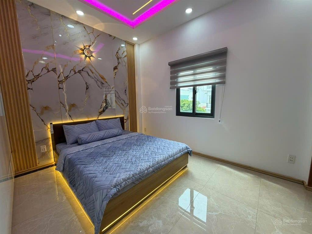 Nhà đẹp dt khủng 4x18 trệt 2lầu 5pn hẻm xe hơi giá rẻ bèo sát tân bình trường chinh nhà ga t3