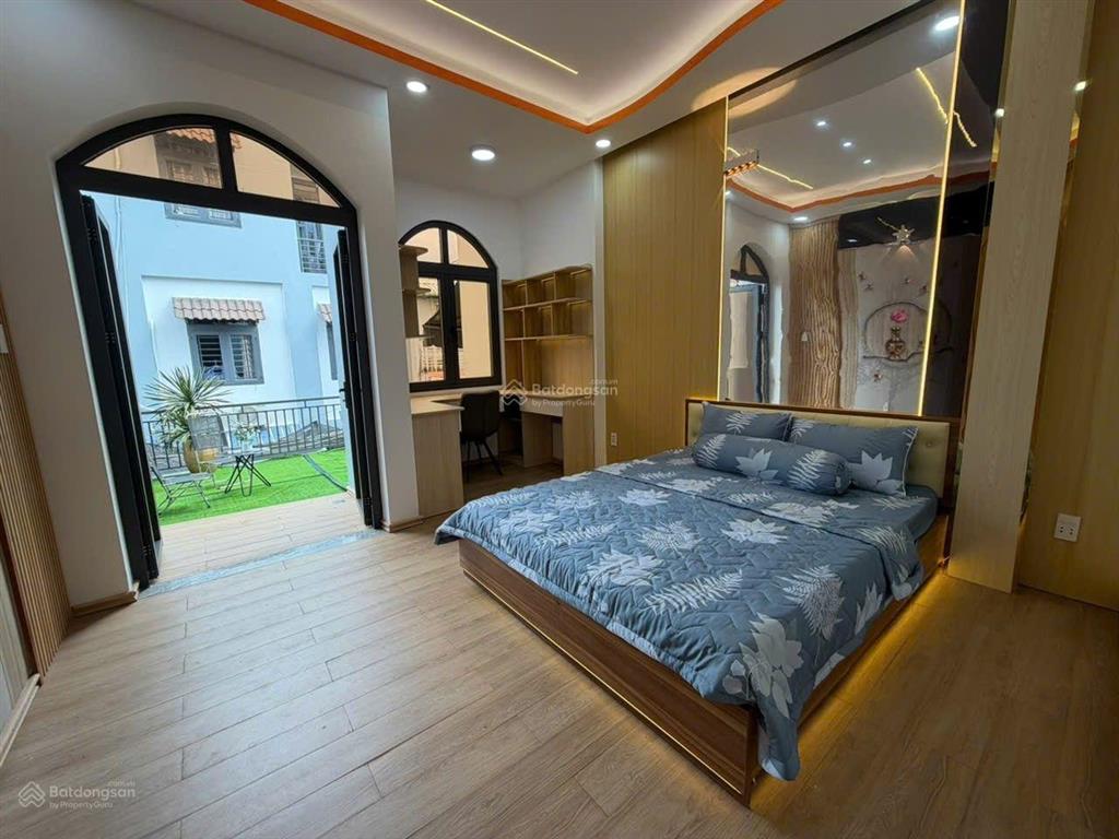 Nhà đẹp dt khủng 4x18 trệt 2lầu 5pn hẻm xe hơi giá rẻ bèo sát tân bình trường chinh nhà ga t3