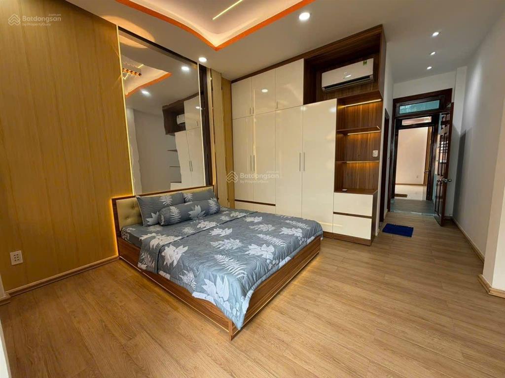 Nhà đẹp dt khủng 4x18 trệt 2lầu 5pn hẻm xe hơi giá rẻ bèo sát tân bình trường chinh nhà ga t3