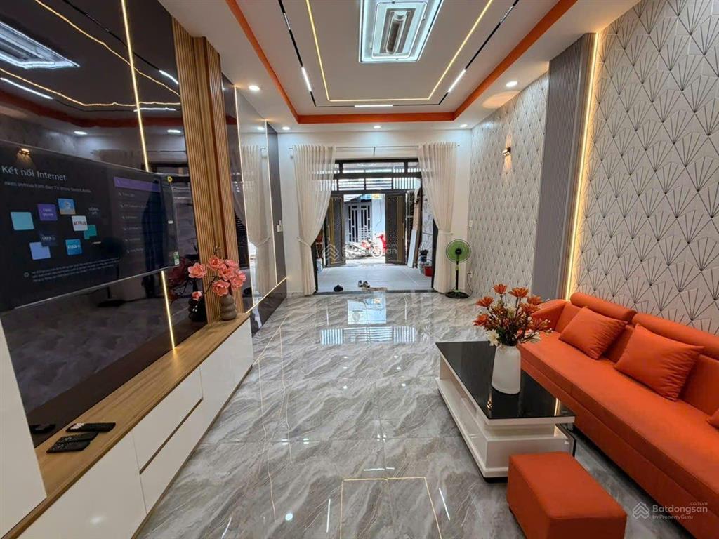 Nhà đẹp dt khủng 4x18 trệt 2lầu 5pn hẻm xe hơi giá rẻ bèo sát tân bình trường chinh nhà ga t3