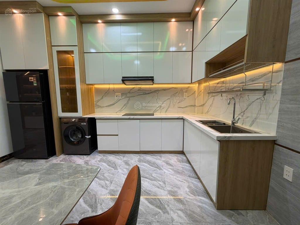 Nhà đẹp dt khủng 4x18 trệt 2lầu 5pn hẻm xe hơi giá rẻ bèo sát tân bình trường chinh nhà ga t3