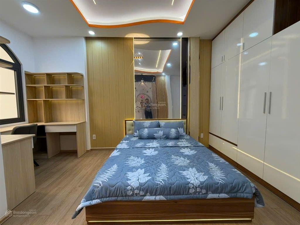 Nhà đẹp dt khủng 4x18 trệt 2lầu 5pn hẻm xe hơi giá rẻ bèo sát tân bình trường chinh nhà ga t3