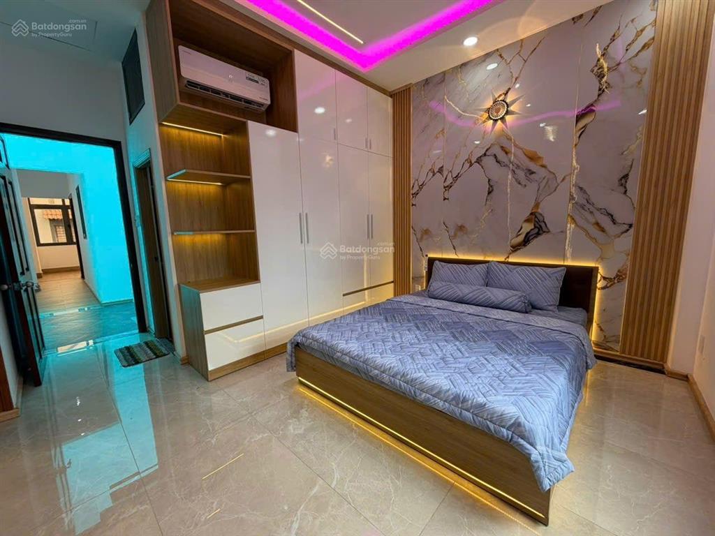 Nhà đẹp dt khủng 4x18 trệt 2lầu 5pn hẻm xe hơi giá rẻ bèo sát tân bình trường chinh nhà ga t3