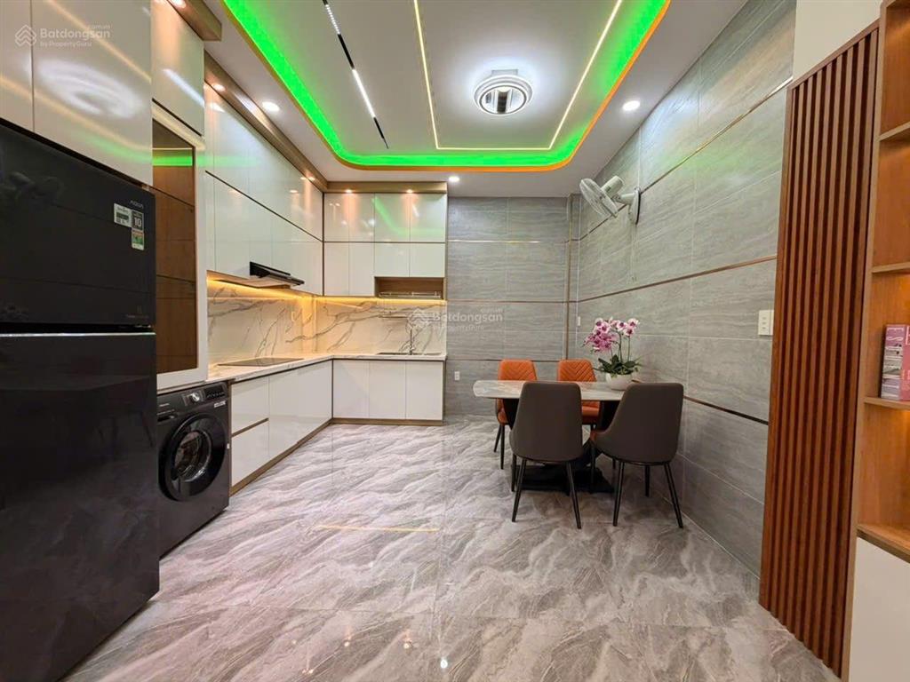 Nhà đẹp dt khủng 4x18 trệt 2lầu 5pn hẻm xe hơi giá rẻ bèo sát tân bình trường chinh nhà ga t3