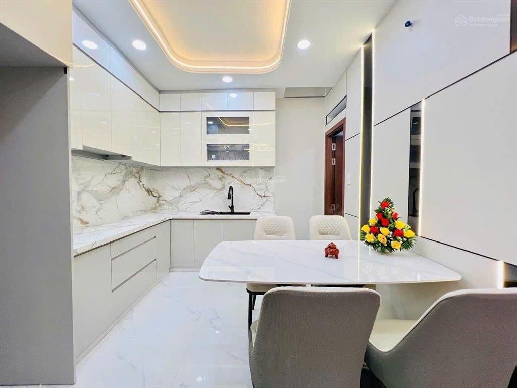 Đường bùi quang là p12 gò vấp cũ. hẻm 3m. gần chợ phạm văn bạch, trường học, trường chinh