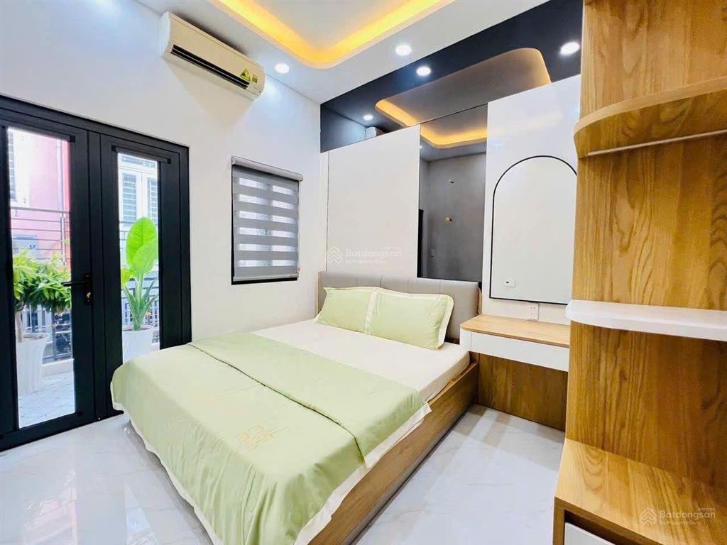 Đường bùi quang là p12 gò vấp cũ. hẻm 3m. gần chợ phạm văn bạch, trường học, trường chinh