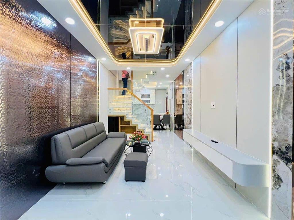 Đường bùi quang là p12 gò vấp cũ. hẻm 3m. gần chợ phạm văn bạch, trường học, trường chinh