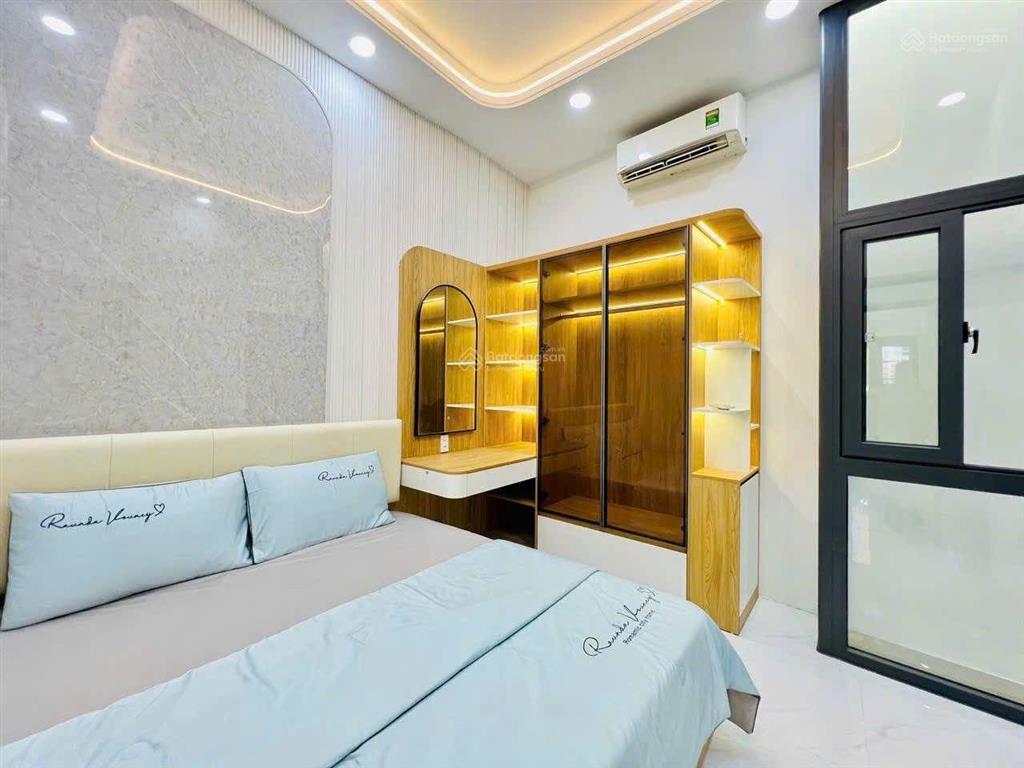 Đường bùi quang là p12 gò vấp cũ. hẻm 3m. gần chợ phạm văn bạch, trường học, trường chinh