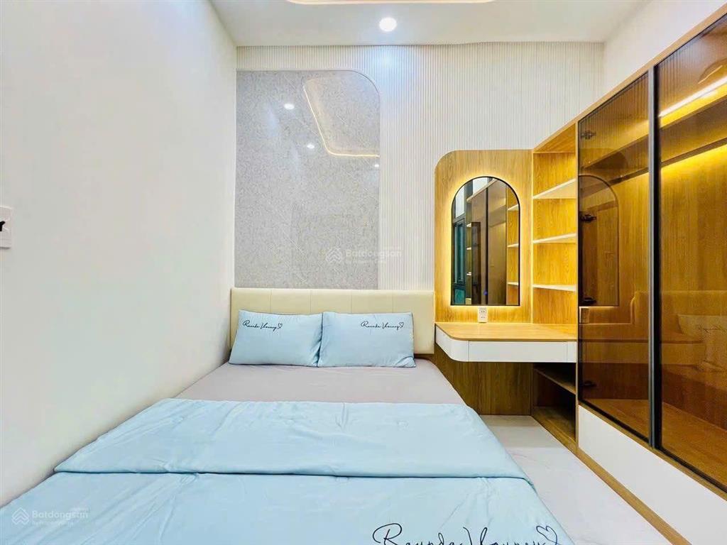 Đường bùi quang là p12 gò vấp cũ. hẻm 3m. gần chợ phạm văn bạch, trường học, trường chinh