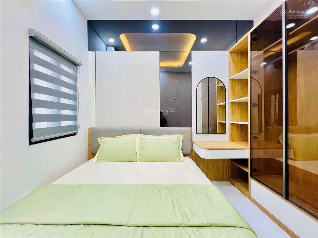 Đường bùi quang là p12 gò vấp cũ. hẻm 3m. gần chợ phạm văn bạch, trường học, trường chinh