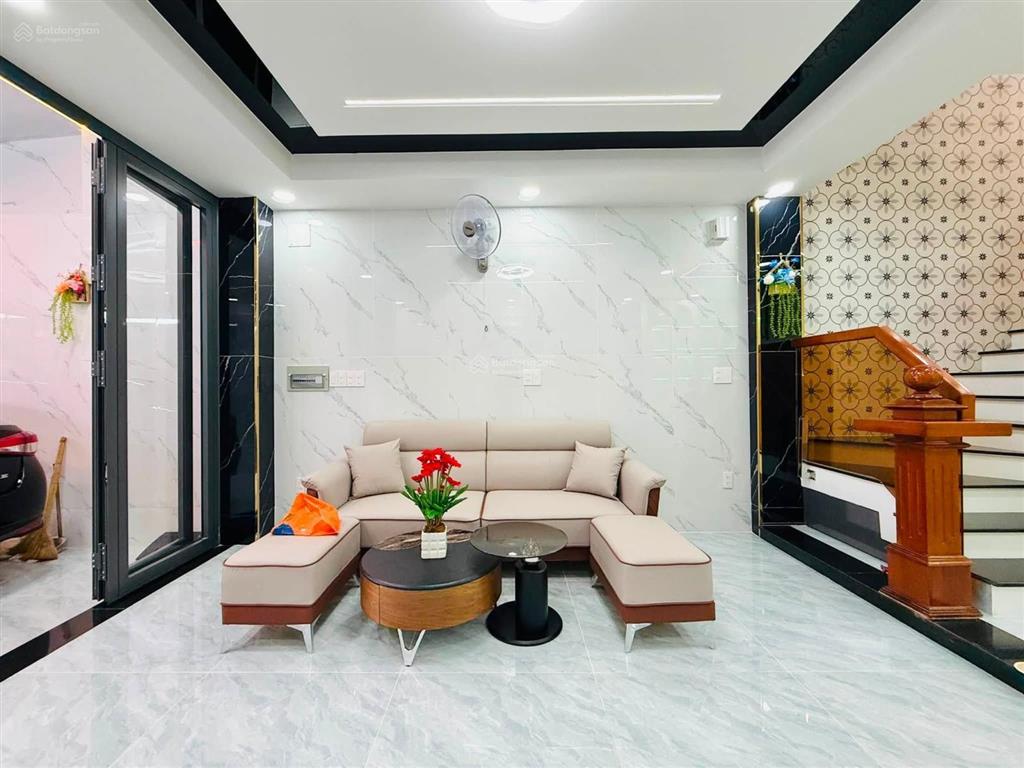 Vị trí siêu đẹp giá siêu rẻ cho chân dài thang máy một trục phan huy ích 4 x 20 trệt 5 lầu hẻm 10m