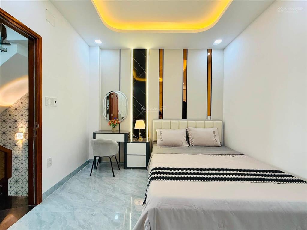 Vị trí siêu đẹp giá siêu rẻ cho chân dài thang máy một trục phan huy ích 4 x 20 trệt 5 lầu hẻm 10m