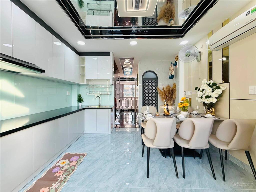 Vị trí siêu đẹp giá siêu rẻ cho chân dài thang máy một trục phan huy ích 4 x 20 trệt 5 lầu hẻm 10m