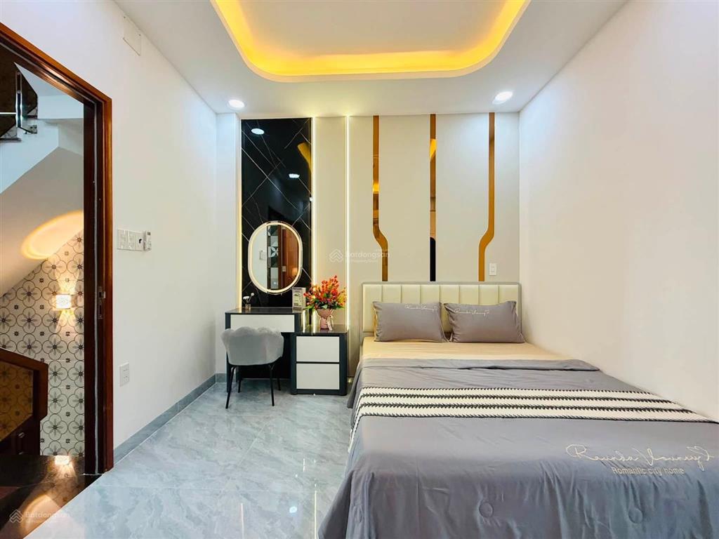 Vị trí siêu đẹp giá siêu rẻ cho chân dài thang máy một trục phan huy ích 4 x 20 trệt 5 lầu hẻm 10m