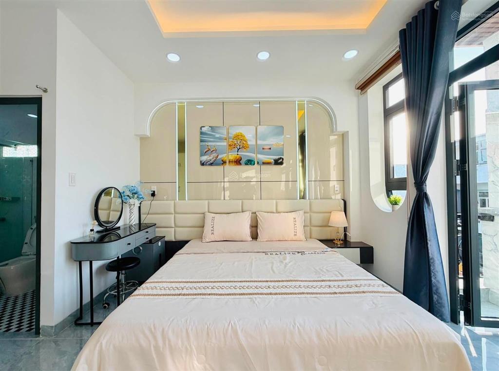 Vị trí siêu đẹp giá siêu rẻ cho chân dài thang máy một trục phan huy ích 4 x 20 trệt 5 lầu hẻm 10m