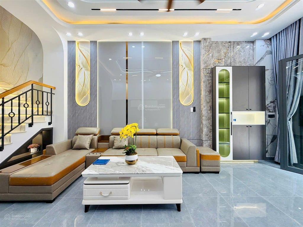 Nhà đẹp giá tốt kiến trúc tân cổ điển  diện tích khủng 4,3 x 22 trệt 2 lầu hẻm xe hơi 1 xẹc