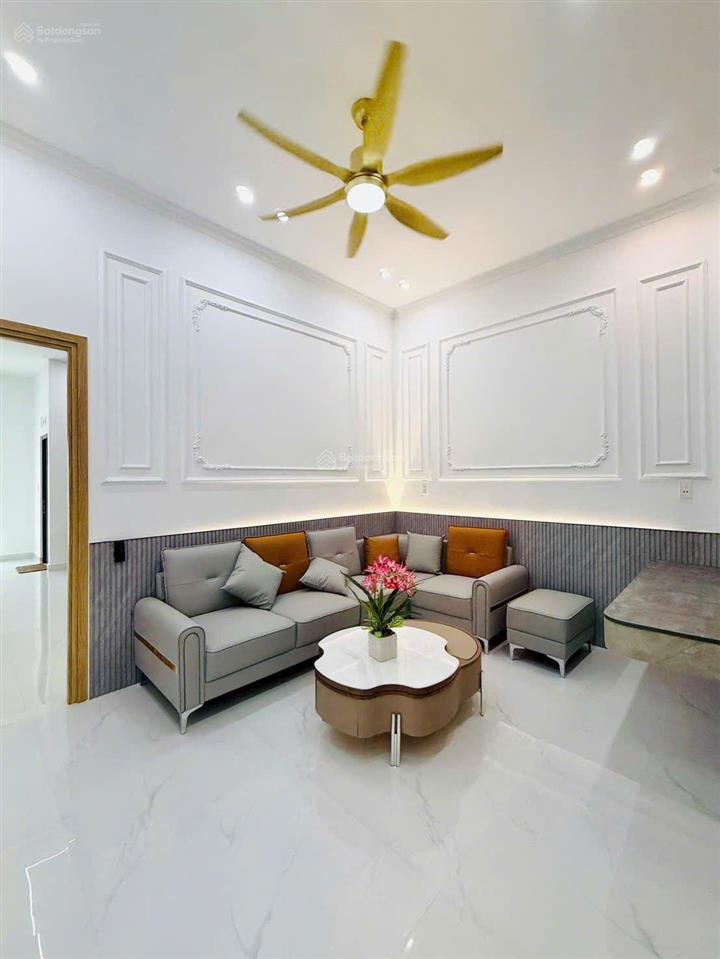 Nhà đẹp giá tốt kiến trúc tân cổ điển  diện tích khủng 4,3 x 22 trệt 2 lầu hẻm xe hơi 1 xẹc