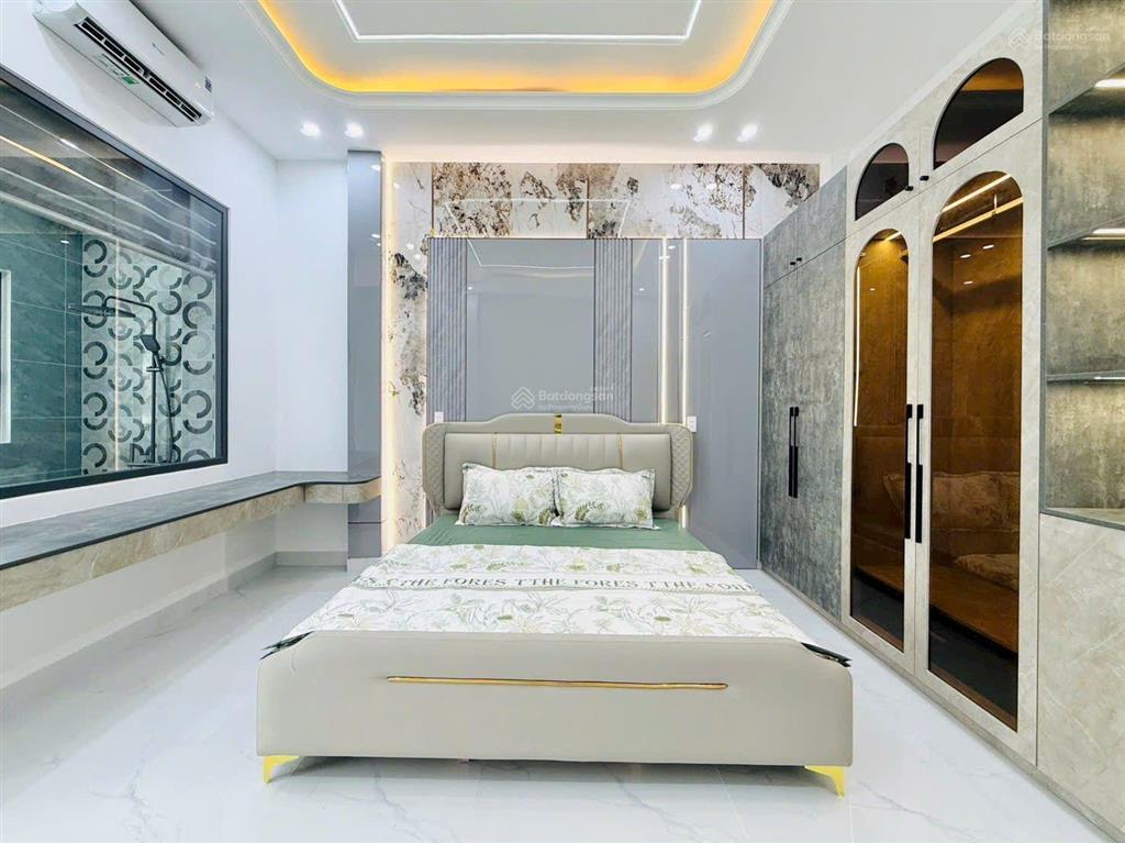Nhà đẹp giá tốt kiến trúc tân cổ điển  diện tích khủng 4,3 x 22 trệt 2 lầu hẻm xe hơi 1 xẹc