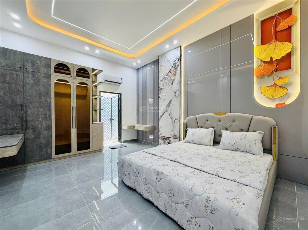 Nhà đẹp giá tốt kiến trúc tân cổ điển  diện tích khủng 4,3 x 22 trệt 2 lầu hẻm xe hơi 1 xẹc