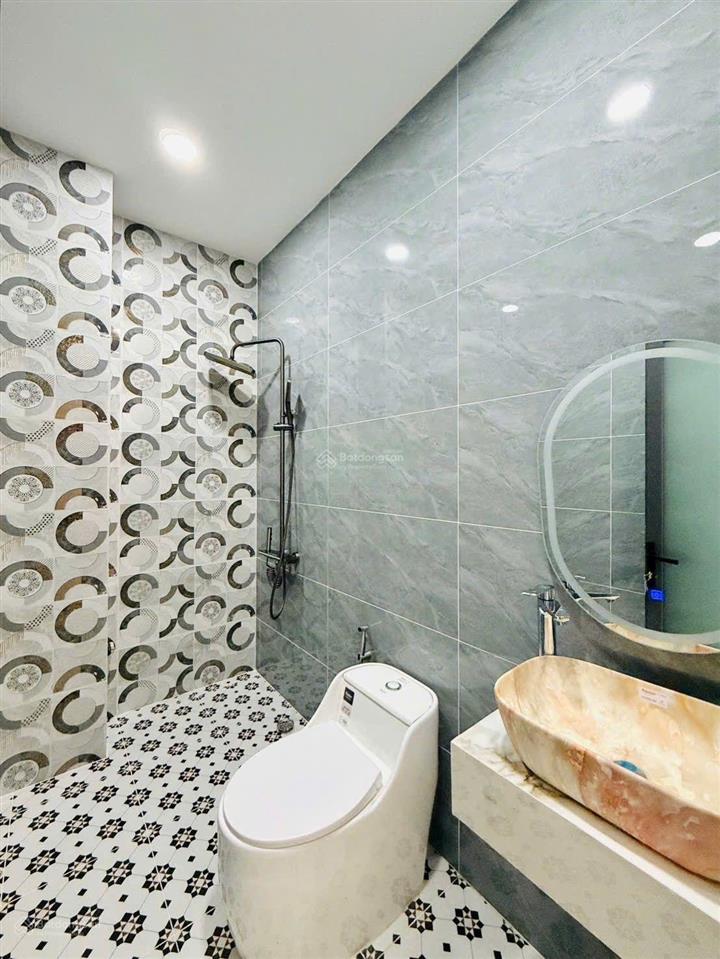 Nhà đẹp giá tốt kiến trúc tân cổ điển  diện tích khủng 4,3 x 22 trệt 2 lầu hẻm xe hơi 1 xẹc