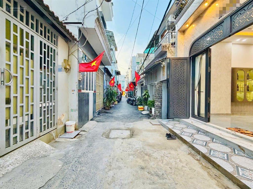 Nhà đẹp giá tốt kiến trúc tân cổ điển  diện tích khủng 4,3 x 22 trệt 2 lầu hẻm xe hơi 1 xẹc