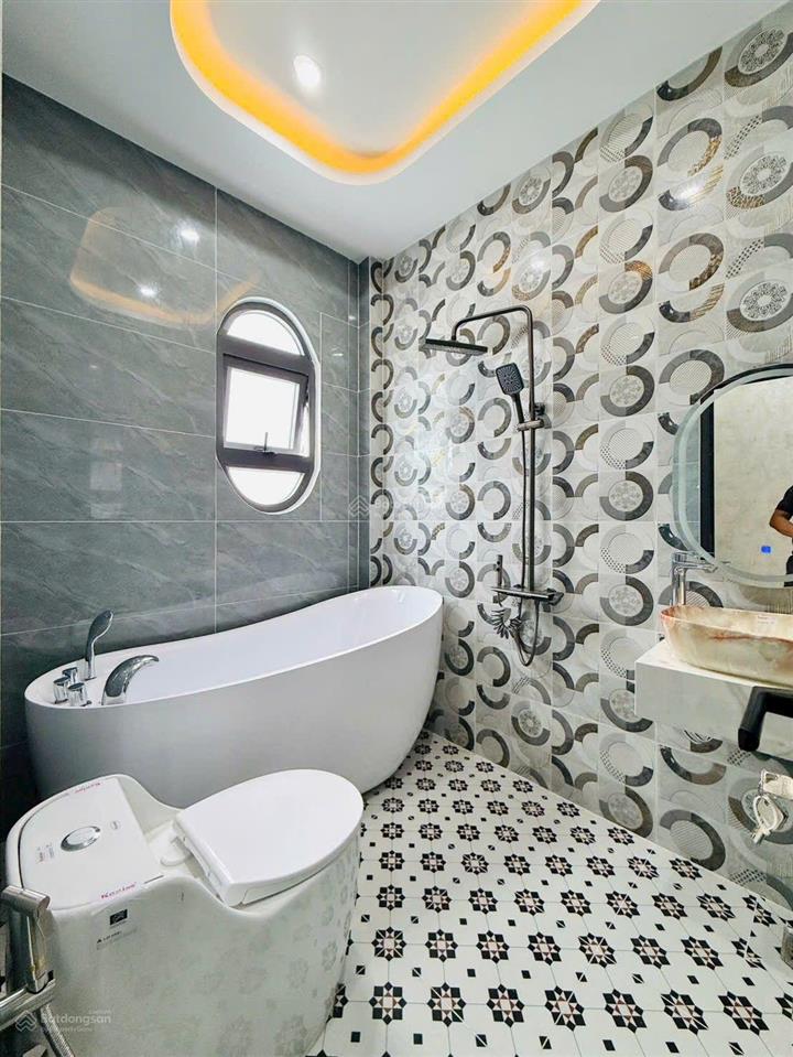 Nhà đẹp giá tốt kiến trúc tân cổ điển  diện tích khủng 4,3 x 22 trệt 2 lầu hẻm xe hơi 1 xẹc