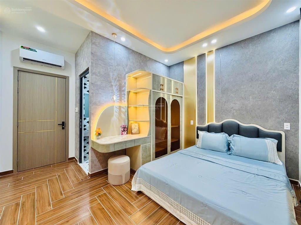 Siêu phẩm gần nhà gat3 đường huỳnh văn nghệ p.15 tân bình vào 20m sau căn mặt tiền 4.3x11 nở hậu 6m
