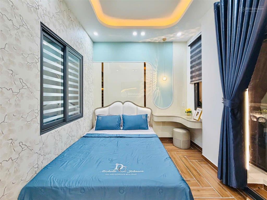 Siêu phẩm gần nhà gat3 đường huỳnh văn nghệ p.15 tân bình vào 20m sau căn mặt tiền 4.3x11 nở hậu 6m