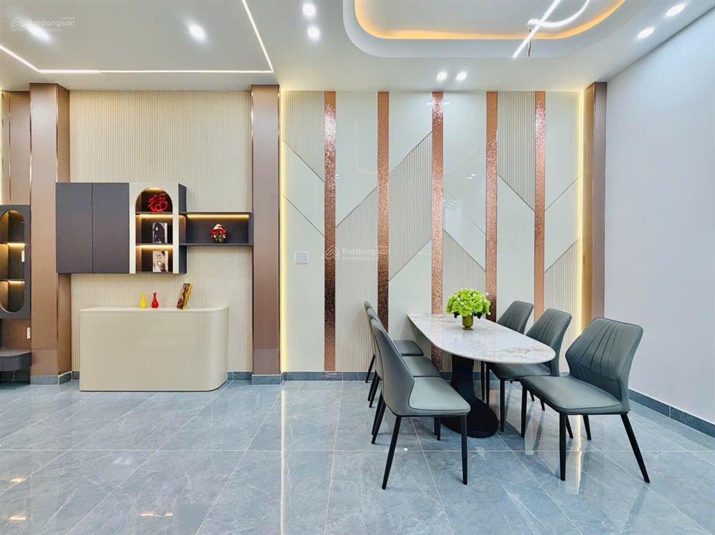 Siêu phẩm gần nhà gat3 đường huỳnh văn nghệ p.15 tân bình vào 20m sau căn mặt tiền 4.3x11 nở hậu 6m