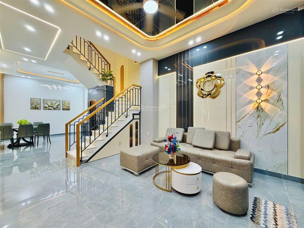 Siêu phẩm gần nhà gat3 đường huỳnh văn nghệ p.15 tân bình vào 20m sau căn mặt tiền 4.3x11 nở hậu 6m