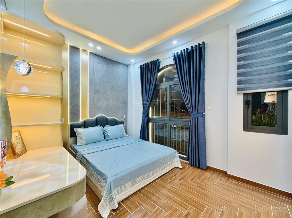 Siêu phẩm gần nhà gat3 đường huỳnh văn nghệ p.15 tân bình vào 20m sau căn mặt tiền 4.3x11 nở hậu 6m