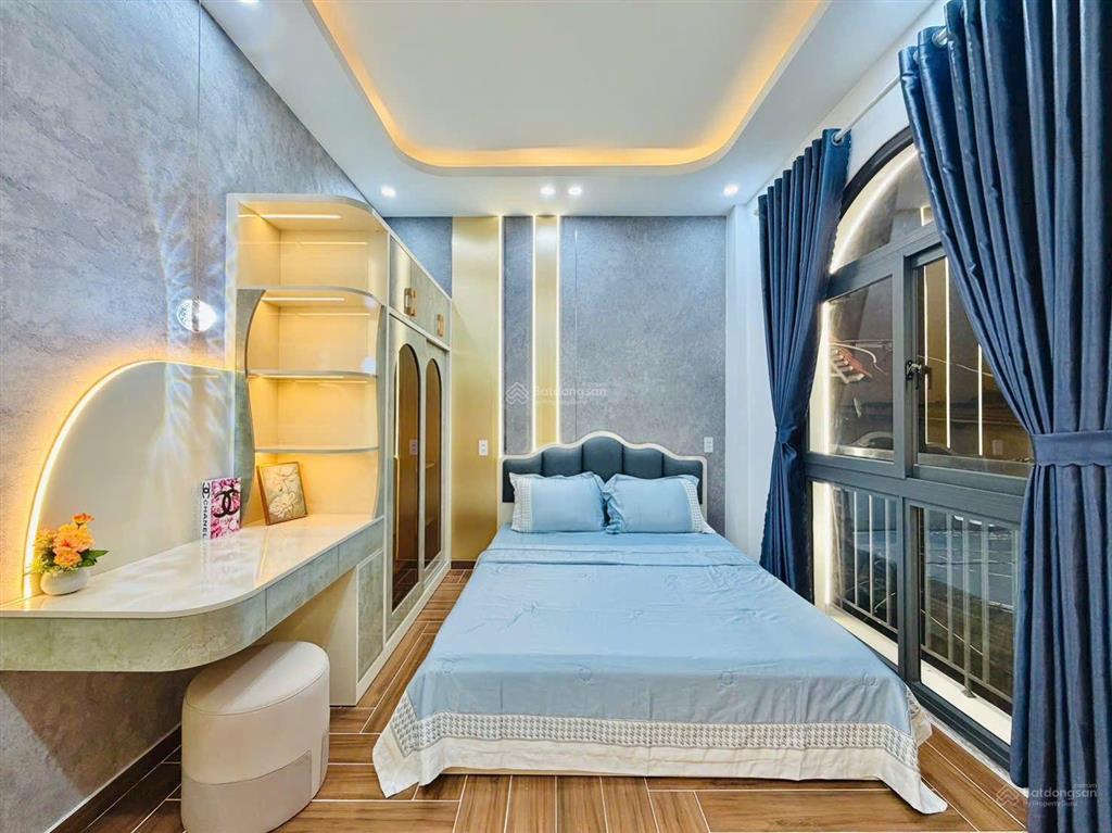 Siêu phẩm gần nhà gat3 đường huỳnh văn nghệ p.15 tân bình vào 20m sau căn mặt tiền 4.3x11 nở hậu 6m