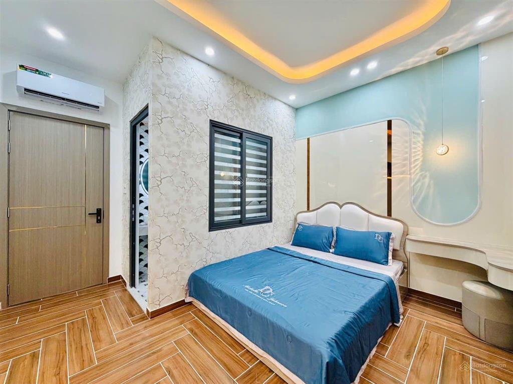 Siêu phẩm gần nhà gat3 đường huỳnh văn nghệ p.15 tân bình vào 20m sau căn mặt tiền 4.3x11 nở hậu 6m