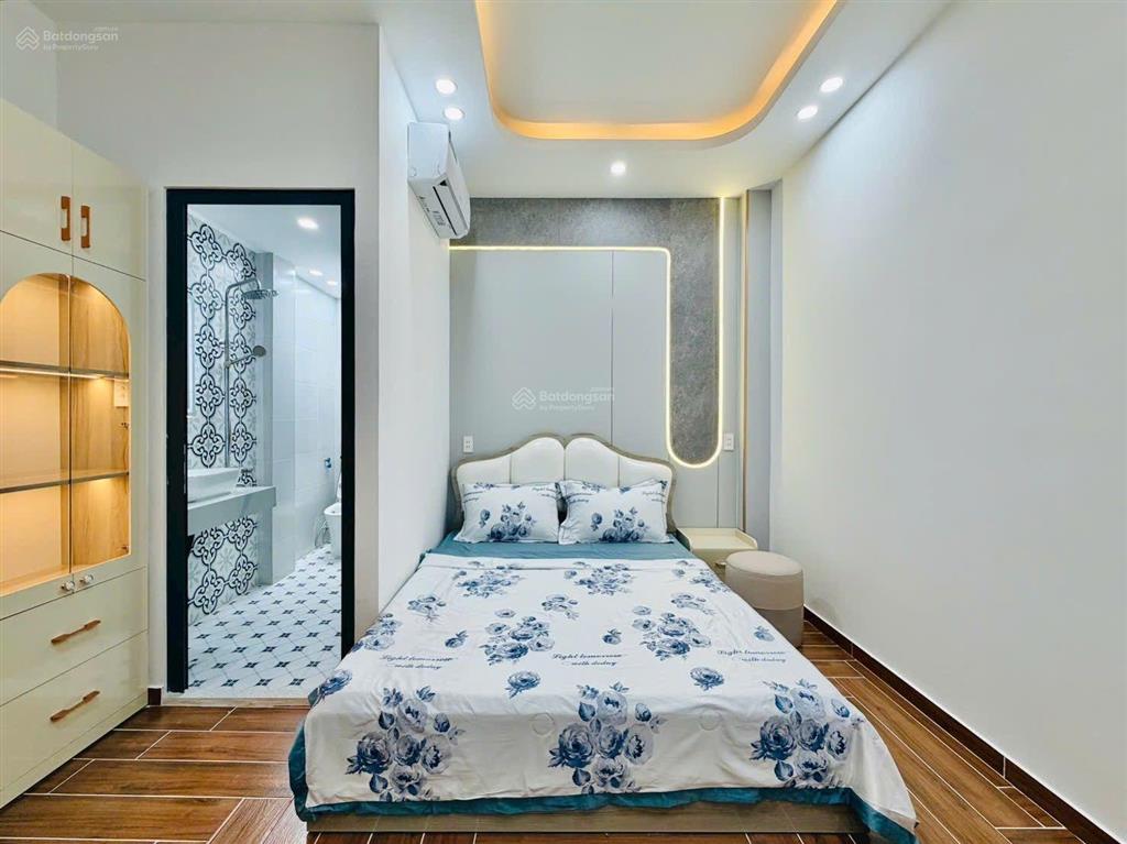 Siêu phẩm gần nhà gat3 đường huỳnh văn nghệ p.15 tân bình vào 20m sau căn mặt tiền 4.3x11 nở hậu 6m