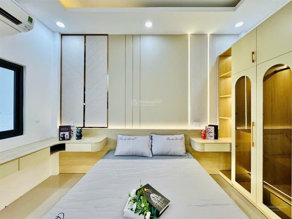 Quá rẻ, sở hữu ngay căn nhà diện tích to 5,2mx13m có 3 pn, sân thượng, ngay siêu thị emart