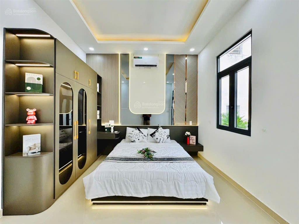 Quá rẻ, sở hữu ngay căn nhà diện tích to 5,2mx13m có 3 pn, sân thượng, ngay siêu thị emart