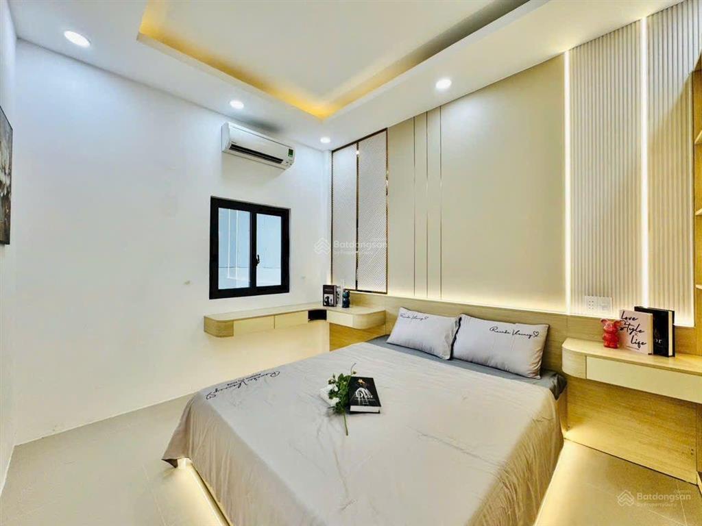Quá rẻ, sở hữu ngay căn nhà diện tích to 5,2mx13m có 3 pn, sân thượng, ngay siêu thị emart