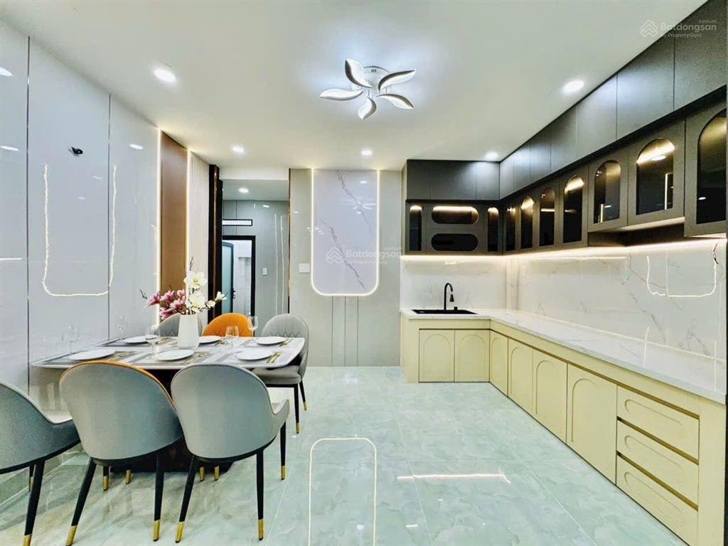 Quá rẻ, sở hữu ngay căn nhà diện tích to 5,2mx13m có 3 pn, sân thượng, ngay siêu thị emart