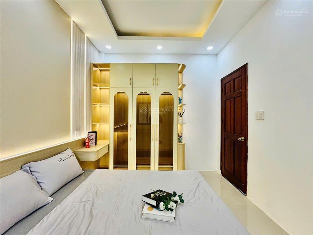Quá rẻ, sở hữu ngay căn nhà diện tích to 5,2mx13m có 3 pn, sân thượng, ngay siêu thị emart